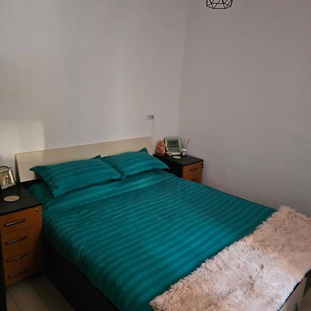 Roşu Luxury 1 Bedroom Apartment מראה חיצוני תמונה